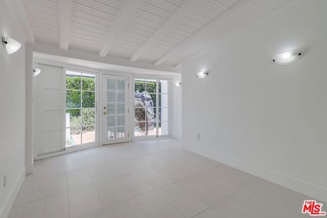 1318 S Longwood Avenue, Los Angeles, CA 90019