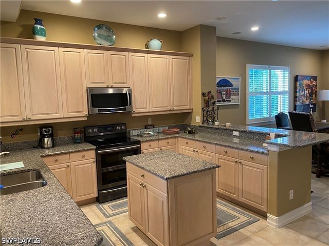 2662 Bolero DR 1002, Naples, FL 34109