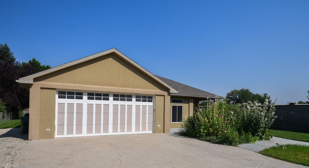 155 N 1st St W, Cowley, WY 82420 photo 2