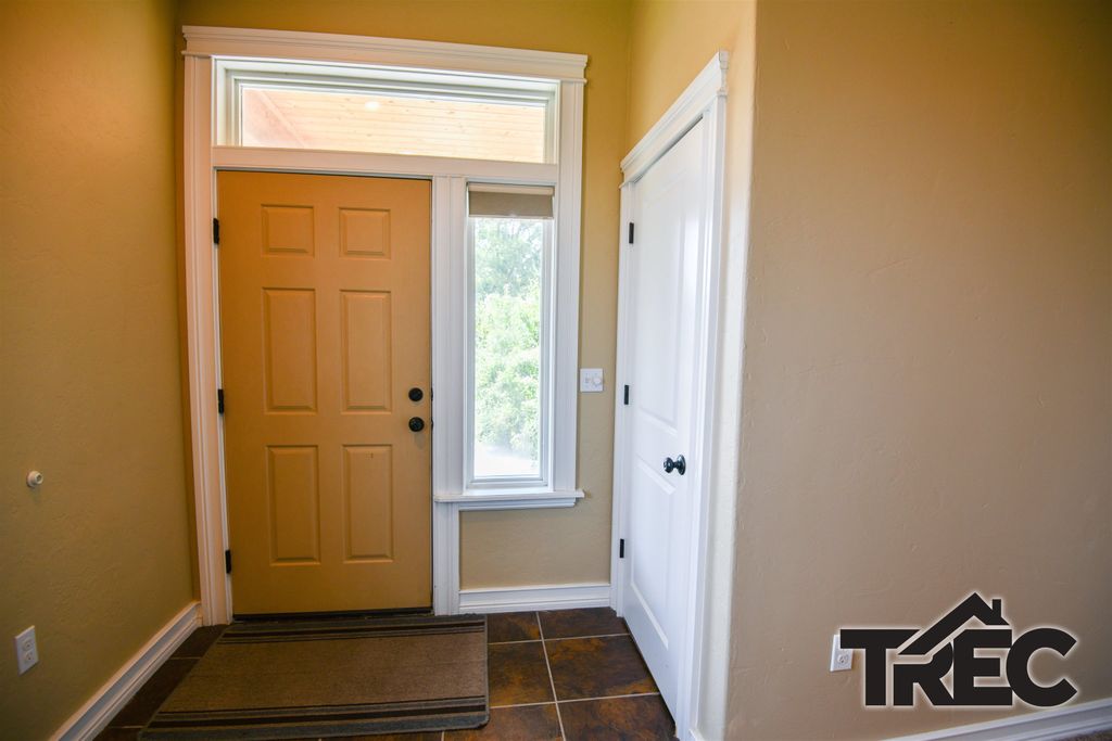 155 N 1st St W, Cowley, WY 82420 photo 4