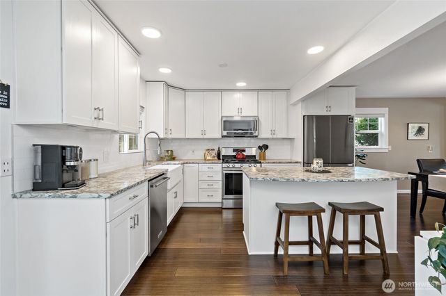 8105 44th Street W, University Place, WA 98466