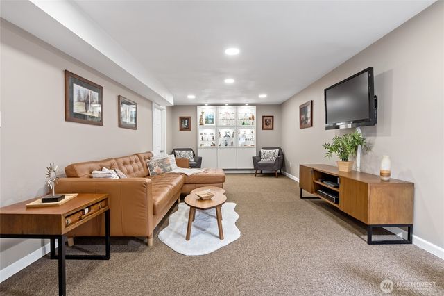 8105 44th Street W, University Place, WA 98466