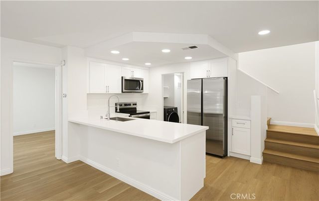 446 Fallingstar, Irvine, CA 92614