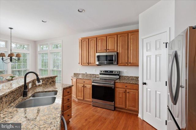 33 POTTERFIELD DR, Lovettsville, VA 20180