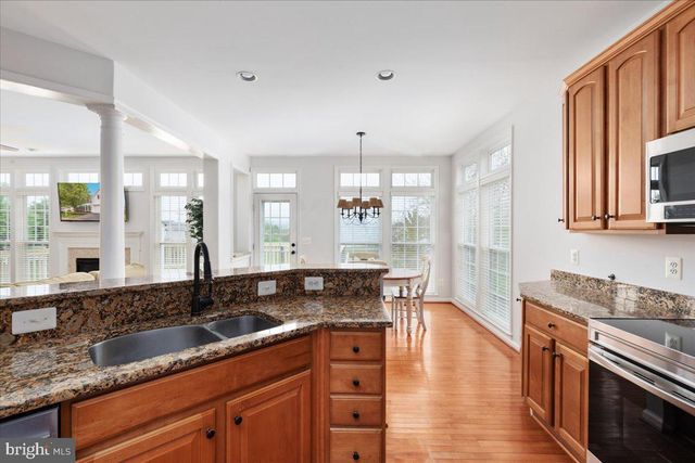 33 POTTERFIELD DR, Lovettsville, VA 20180