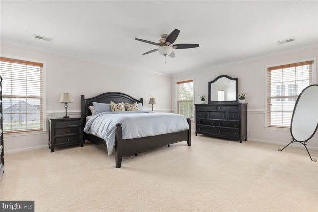 33 POTTERFIELD DR, Lovettsville, VA 20180