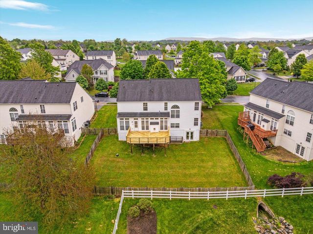 33 POTTERFIELD DR, Lovettsville, VA 20180