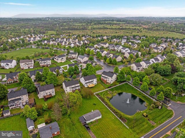 33 POTTERFIELD DR, Lovettsville, VA 20180