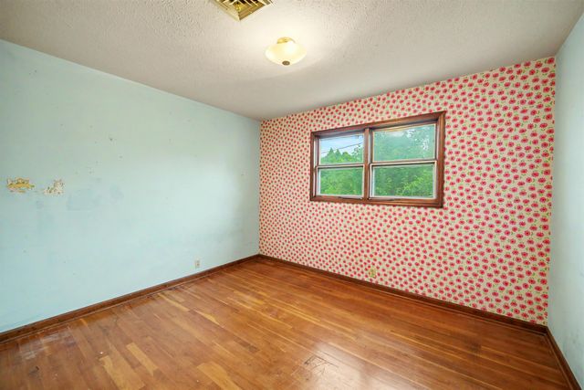 414 E Wayne, Salina, KS 67401