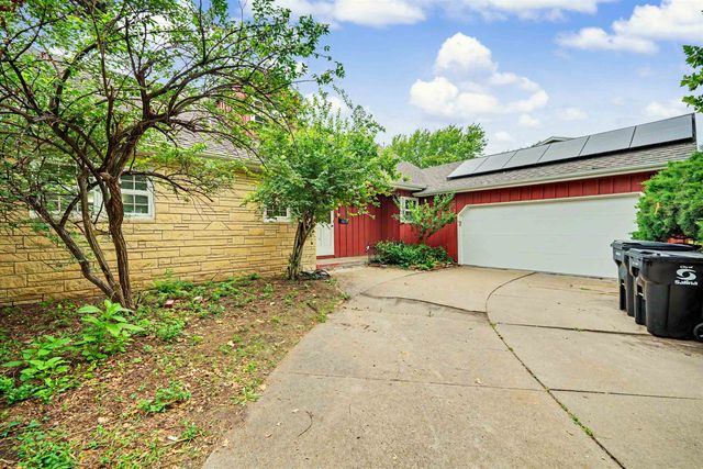 414 E Wayne, Salina, KS 67401