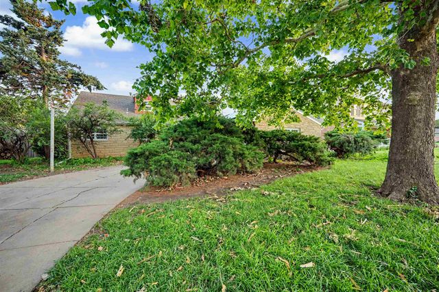 414 E Wayne, Salina, KS 67401