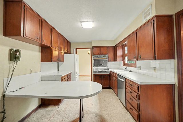 414 E Wayne, Salina, KS 67401