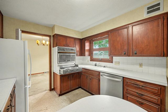 414 E Wayne, Salina, KS 67401