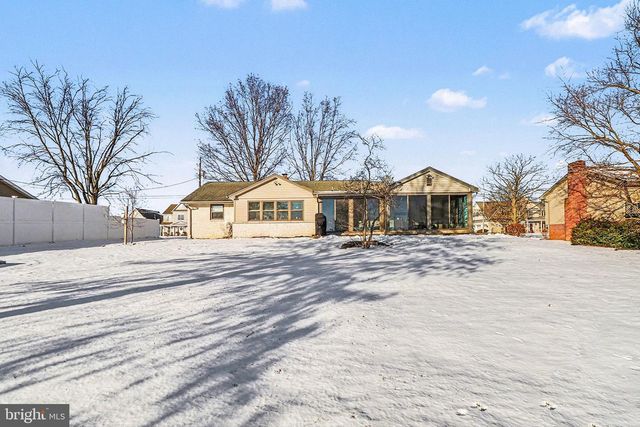 2356 MOUNT PLEASANT RD, Mount Joy, PA 17552