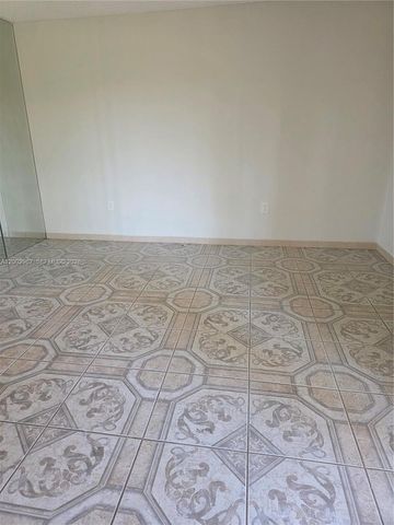 135 NE 202nd Ter N4, Miami Gardens, FL 33179