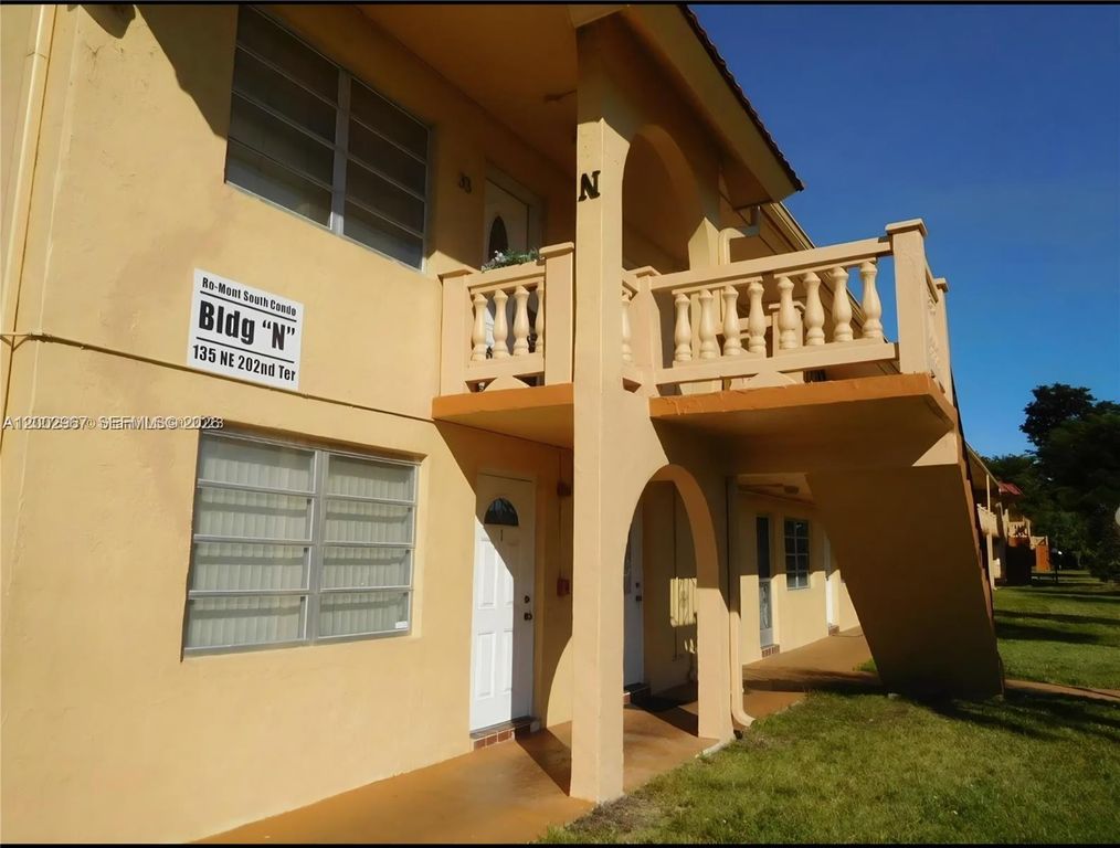 135 NE 202nd Ter N4, Miami Gardens, FL 33179