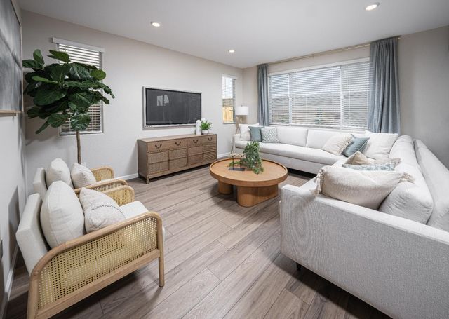 7321 Dorstone Way, Sacramento, CA 95829