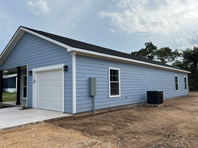 118 Peace Pipe, Smithville, TX 78957