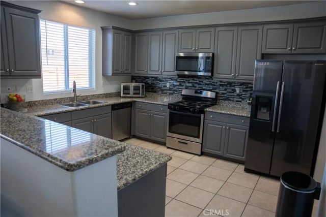 8738 Redondo Avenue, Hesperia, CA 92344