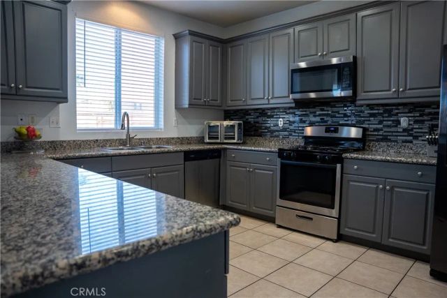 8738 Redondo Avenue, Hesperia, CA 92344