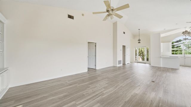 300 Riverside Blvd, St Augustine, FL 32080