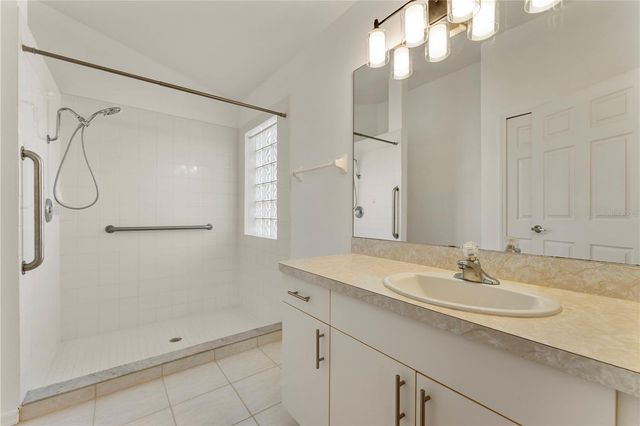 6523 65TH AVENUE DRIVE E, Bradenton, FL 34203