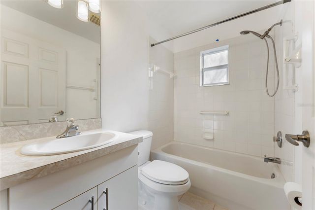 6523 65TH AVENUE DRIVE E, Bradenton, FL 34203