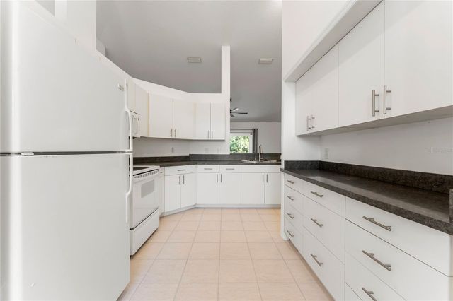 6523 65TH AVENUE DRIVE E, Bradenton, FL 34203