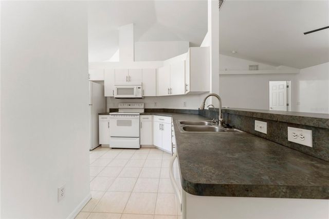 6523 65TH AVENUE DRIVE E, Bradenton, FL 34203