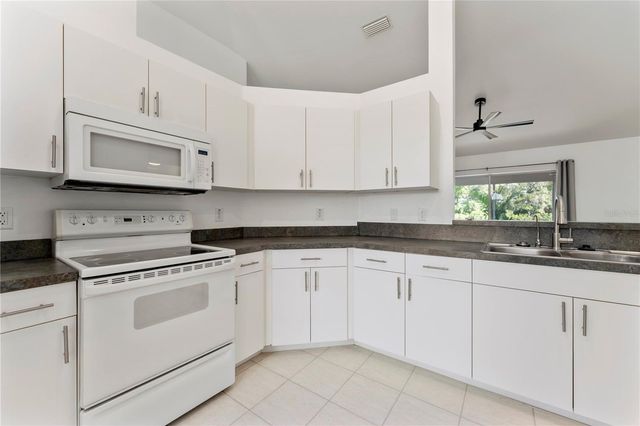 6523 65TH AVENUE DRIVE E, Bradenton, FL 34203