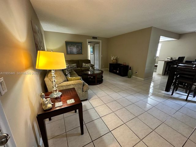 251 SW 134th Way 314M, Pembroke Pines, FL 33027