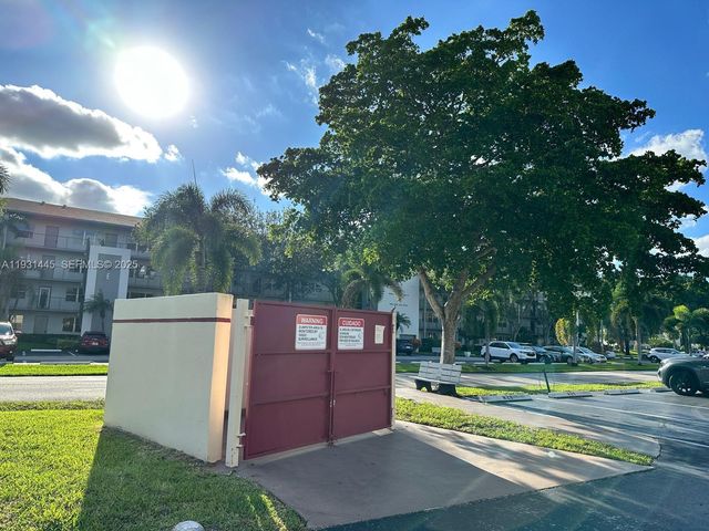 251 SW 134th Way 314M, Pembroke Pines, FL 33027
