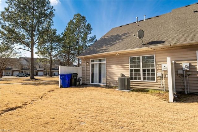 2021 Livingston St, Suffolk, VA 23435