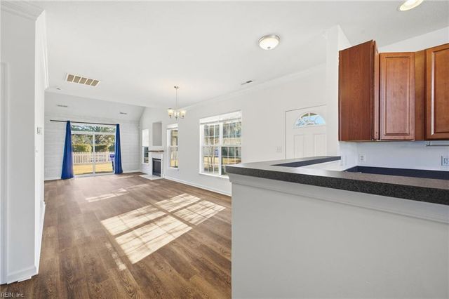 2021 Livingston St, Suffolk, VA 23435