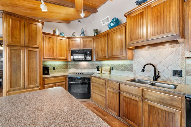 110 Northwood Place, Enchanted Oaks, TX 75156