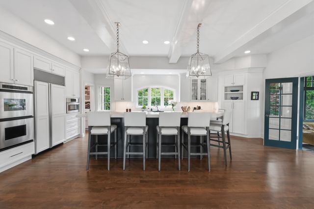 2950 Linkbury Lane, Upper Arlington, OH 43221