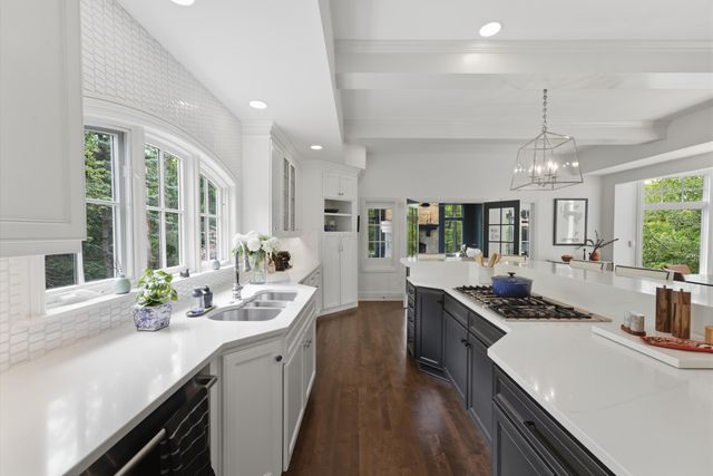 2950 Linkbury Lane, Upper Arlington, OH 43221
