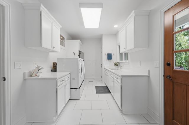 2950 Linkbury Lane, Upper Arlington, OH 43221