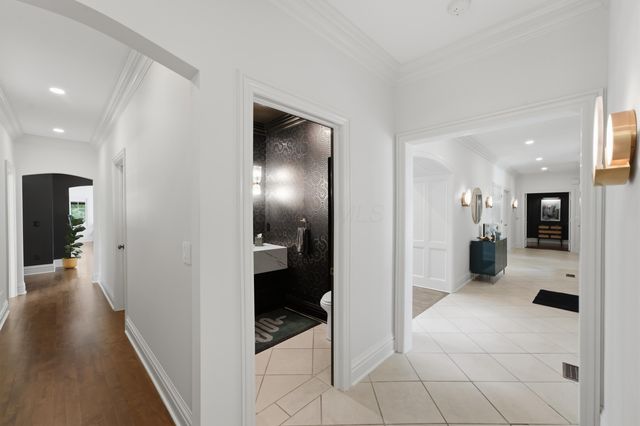 2950 Linkbury Lane, Upper Arlington, OH 43221