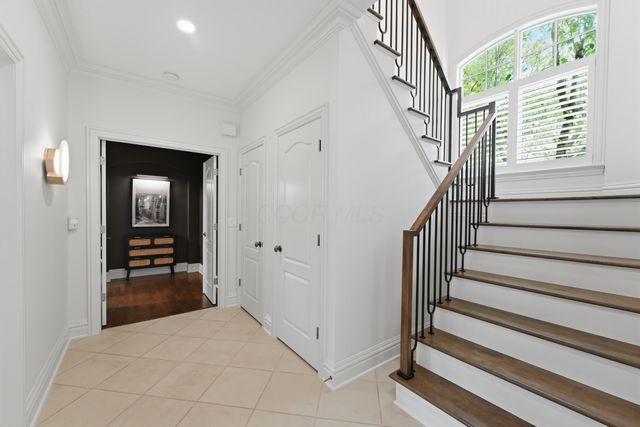 2950 Linkbury Lane, Upper Arlington, OH 43221