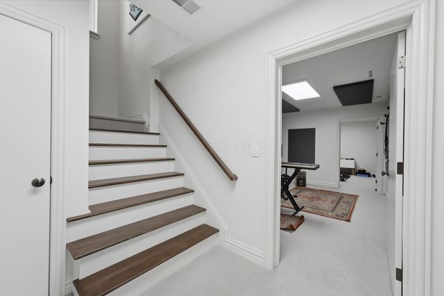 2950 Linkbury Lane, Upper Arlington, OH 43221