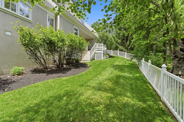 2950 Linkbury Lane, Upper Arlington, OH 43221
