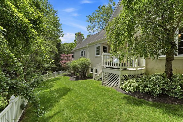 2950 Linkbury Lane, Upper Arlington, OH 43221