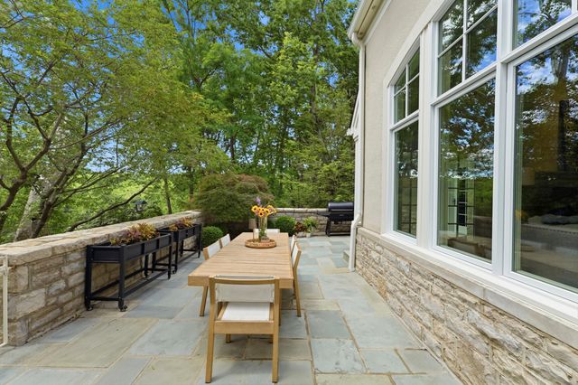 2950 Linkbury Lane, Upper Arlington, OH 43221