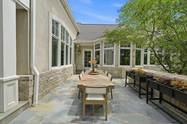 2950 Linkbury Lane, Upper Arlington, OH 43221
