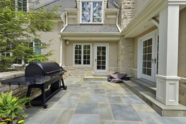 2950 Linkbury Lane, Upper Arlington, OH 43221