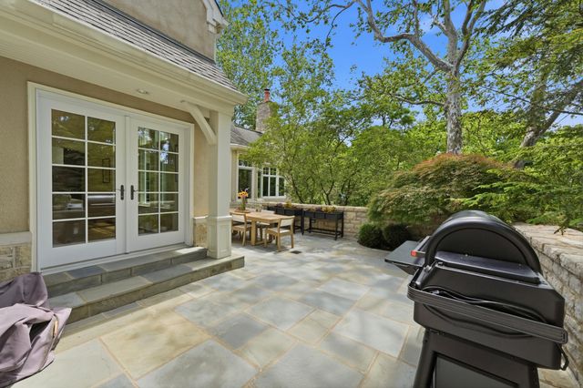 2950 Linkbury Lane, Upper Arlington, OH 43221