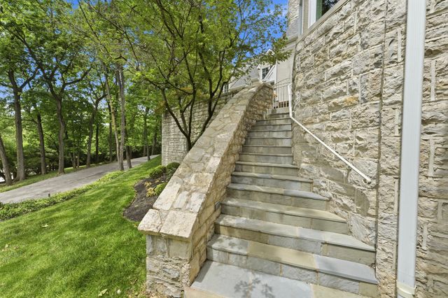 2950 Linkbury Lane, Upper Arlington, OH 43221