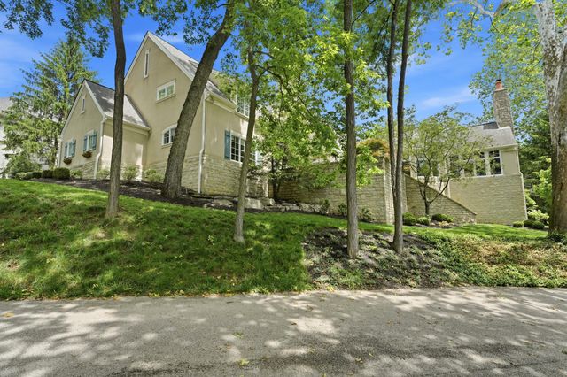 2950 Linkbury Lane, Upper Arlington, OH 43221