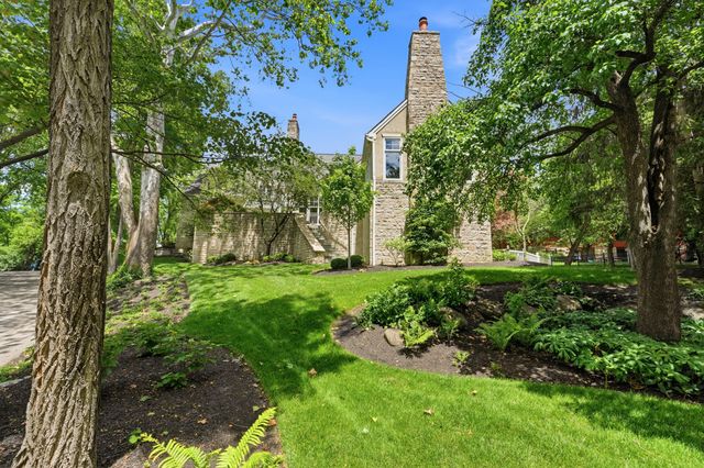 2950 Linkbury Lane, Upper Arlington, OH 43221
